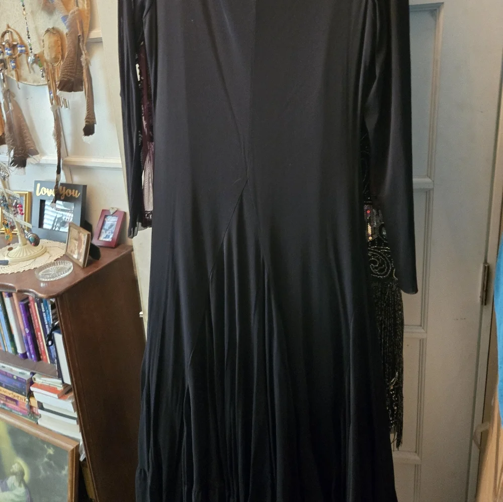 Elegant Black Long Sleeve Dress - Picture 2 of 3